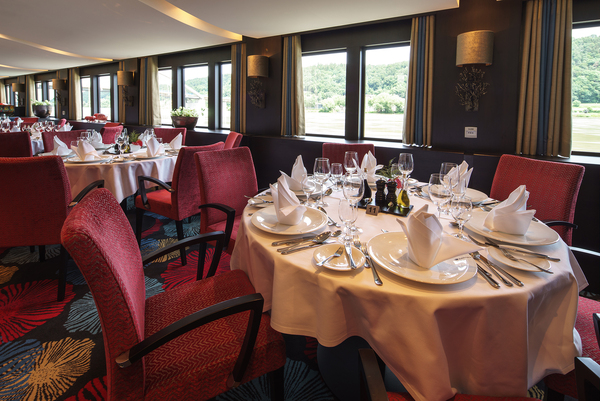 AmaWaterways VIOLA_dining.jpg